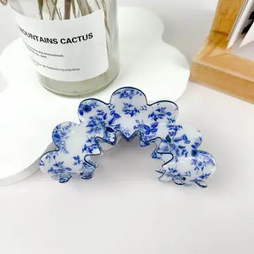 Wavy Toile Floral Clip