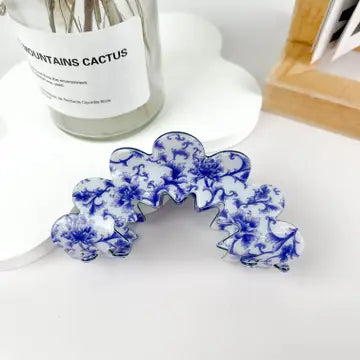 Wavy Toile Floral Clip